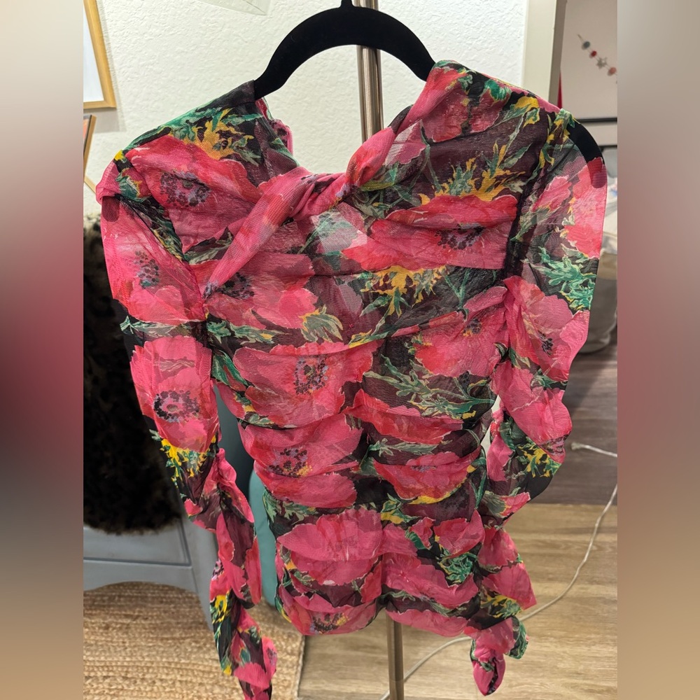Gorgeous xs flower Zara top